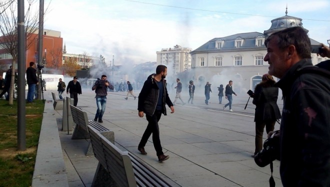 Eskalon protesta e opozitës [foto]