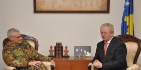 Hyseni, komandantit të KFOR-it: Vizita e Dikoviqit, e papranueshme