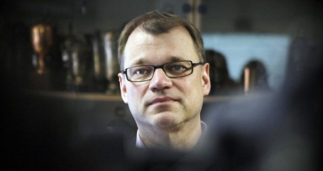 Kryeministri finlandez ulet në tualet në aeroplan (FOTO)