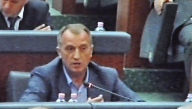Latif Gashi jep dorëheqje nga pozita e deputetit