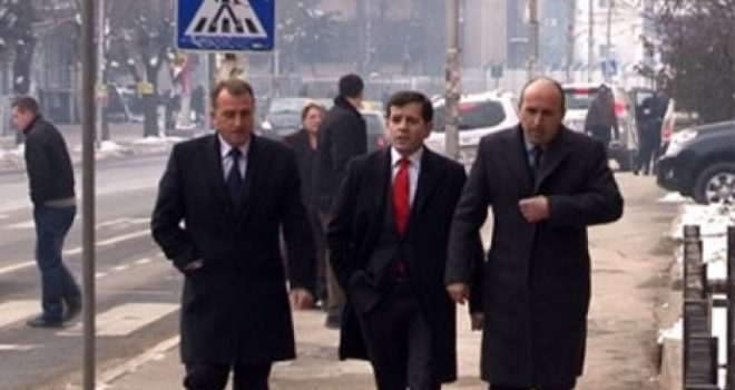 Votat e Rrustem Mustafës dhe Latif Gashit rrezikojnë buxhetin