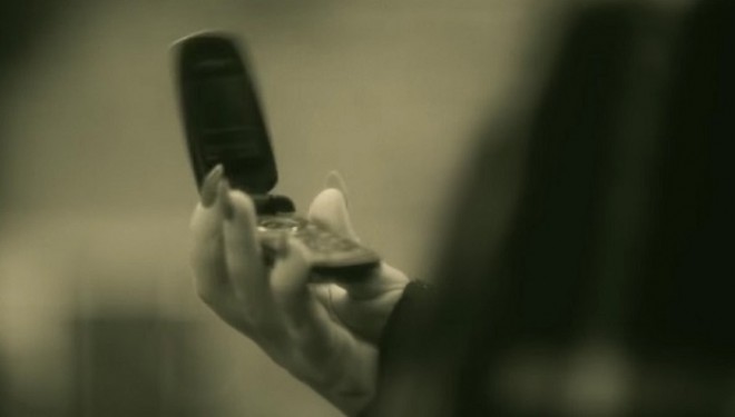Samsung frymëzohet nga Adele, do të krijojë telefona me kapakë (Foto)