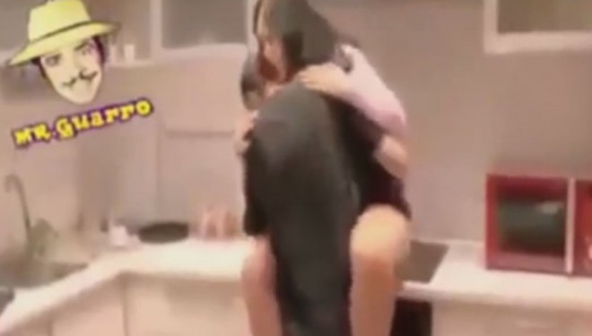 Tentojnë të bëjnë në kuzhinë, vajzës i digjen të pasmet (Video)