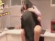 Tentojnë të bëjnë në kuzhinë, vajzës i digjen të pasmet (Video)