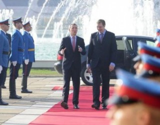 NATO ia heq ndalesën ajrore Serbisë