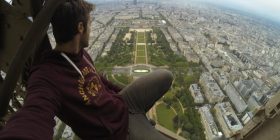 Avanturieri i Youtube tani u ngjit në kullën Eiffel (VIDEO)