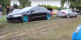 VOLVO S60R nxjerr nga balta VW Passat!!! (Video)