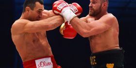 Klitschko rrëzohet nga froni, Tyson është kampioni (Video/Foto)