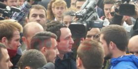 Albin Kurti arrin tek protestuesit, elektrizohet masa (Foto)