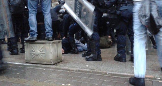 Policia Arreston Protestues Para Selisë së VV-së
