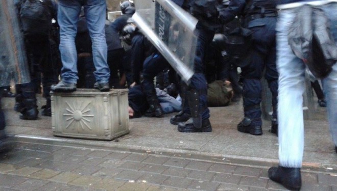 Policia Arreston Protestues Para Selisë së VV-së