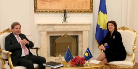 Komisioneri Hahn u takua me presidenten Jahjaga