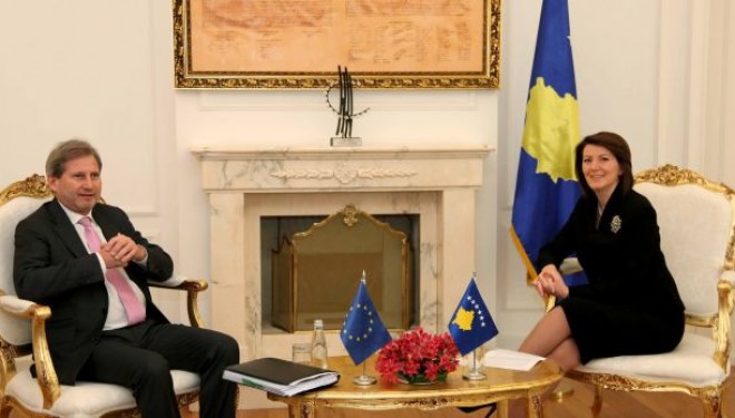 Komisioneri Hahn u takua me presidenten Jahjaga