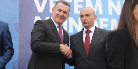 Kryetari i Pejës, Gazmend Muhaxhiri e shpërblen bashkë partiakun me tender (Foto)