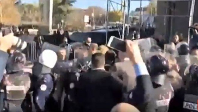 Video e re: Rrahja e Daut Haradinajt dhe Lahi Brahimjat me Policët