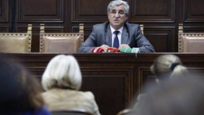 Vendim: Caktohet afati i provimeve për nëntor, s’vlen për kusht as për bursë