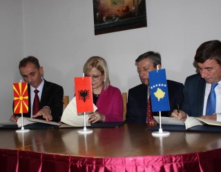 Manastir, tre ministrat shqiptarë arrijnë marrëveshje në fushën e arsimit