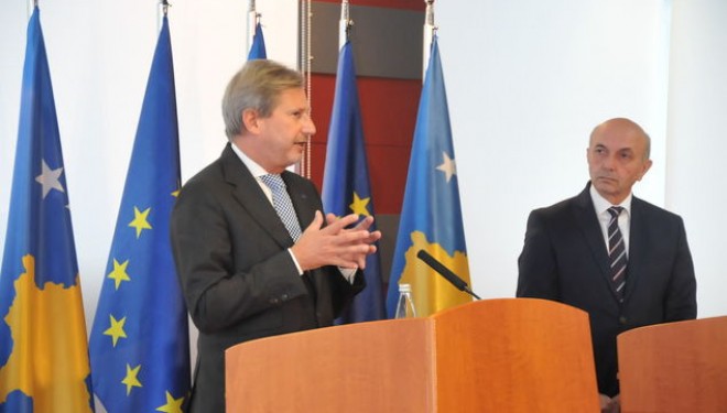 Hahn nuk jep datë për liberalizimin e vizave, thotë se procedurat e BE-së marrin kohë