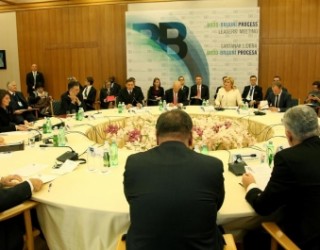 Jahjaga në Zagreb kërkon angazhim aktiv të ShBA e të BE-së në Kosovë