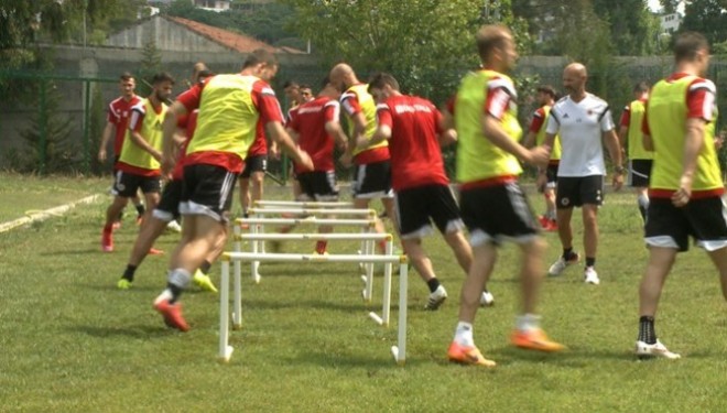 Kombëtarja lë pas festën, në fushë për Gjeorgjinë