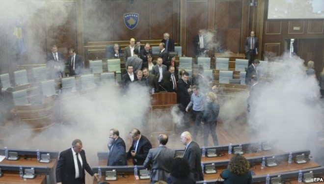 Analistët vlerësojnë se me referendum ose zgjedhje mund të dilet nga kriza (Video)