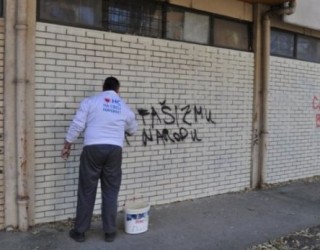 Në Novi Sad mbishkrime “Kosova është Republikë”