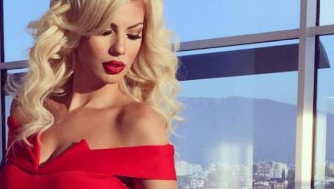 Luana Vjollca e kuqe flakë (Foto)