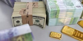 Për vitin 2016 rekomandohet blerja e dollarit, rublës dhe pesos
