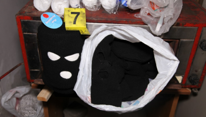 Policia: Ja çfarë konfiskuam nga zyrat e Vetëvendosjes (Foto)