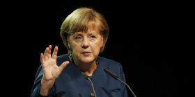 Merkel: Zgjidhja për krizen e refugjatëve është jashtë kufijve të BE-së