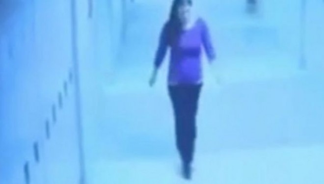 Video tronditëse: Vrasësi ndjek mësuesen përpara se ta përdhunojë (Video)