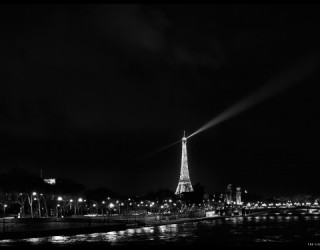 Tjetër bombë në Paris? Evakuohet zona përreth Kullës së Eifelit