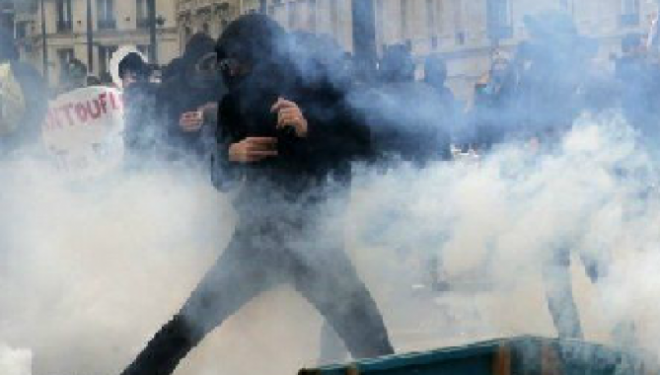 Protesta në Paris kundër “gjendjes së jashtëzakonshme”