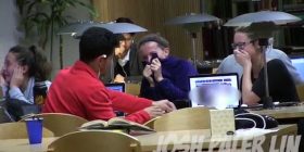 Çfarë rrengu: Studentët që shohin porno në librari (Video)