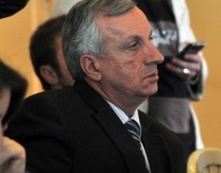 Qemajl Mustafa punësoi në ZRRE vajzën e mikut të tij