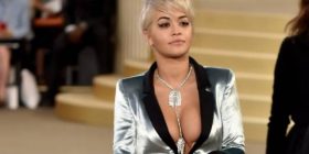 Rita Ora nuk mund t’i hap sytë