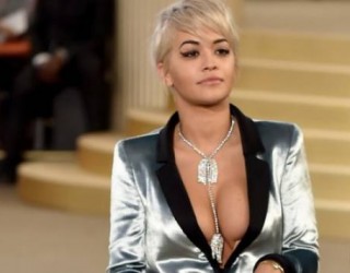 Rita Ora nuk mund t’i hap sytë