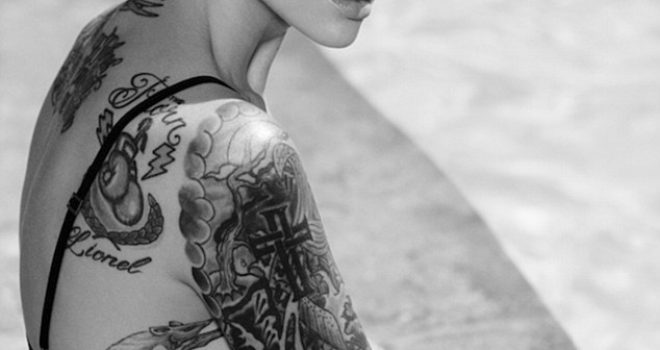 Ruby Rose na tregon tatuazhet (Foto)