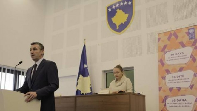 Veseli: Burrat që ushtrojnë dhunë ndaj femrës janë qyqarë