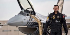 Piloti shqiptar goditi aeroplanin rus (Foto/Video)