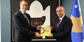 Mustafa pranon raportin e Progresit nga Zbogar, lavdëron koalicionin qeverisës