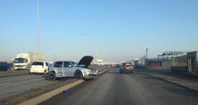 Aksident trafiku në magjistralen Prishtinë- Fushë Kosovë (Foto)