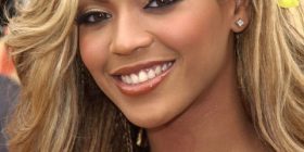 20 forma transformimi të flokëve të Beyonce-t