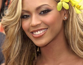 20 forma transformimi të flokëve të Beyonce-t