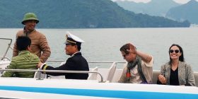 Brad Pitt dhe Angelina Jolie momente romantike në Vietnam