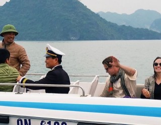 Brad Pitt dhe Angelina Jolie momente romantike në Vietnam