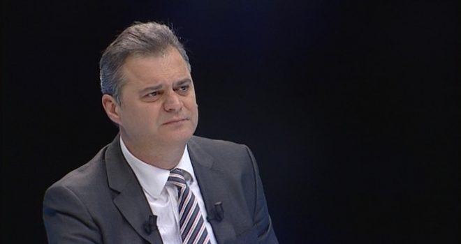 Blushi: Njerëzit që po e dëmtojnë Shqipërinë quhen rilindas