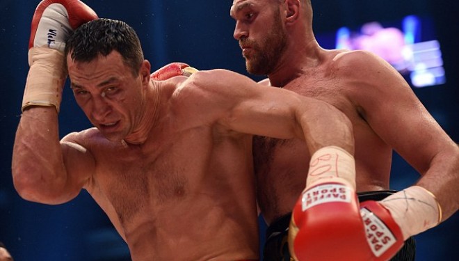 Fury refuzoi sfidantin Glazkov, IBF i heq gjerdanin