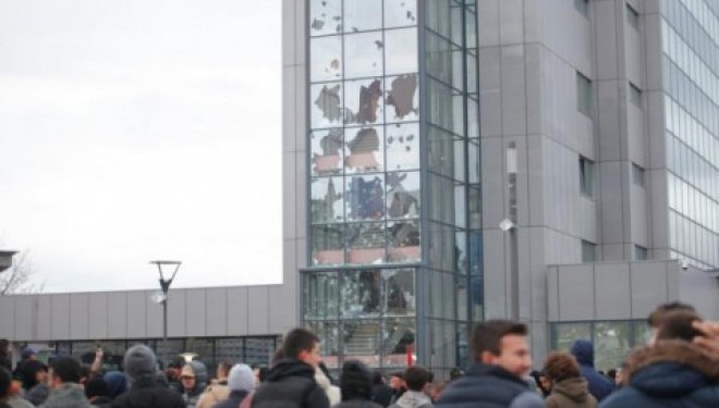 Protesta masive deri në rrëzimin e Qeverisë “Mustafa”
