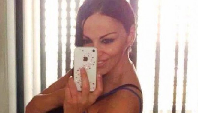 Shkëndije Mujaj nuk përmbahet, fotografon ‘zogun’ (Foto +18)